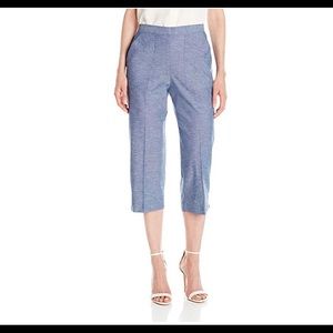 Women’s elastic back Capri pants